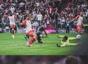 爱游戏在线-拜仁血洗法国，萨内送出助攻