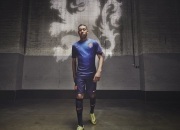 爱游戏APP-从沙漠到绿茵，阿尔及利亚的国家粉碎与戈麦斯在欧冠的个人接管