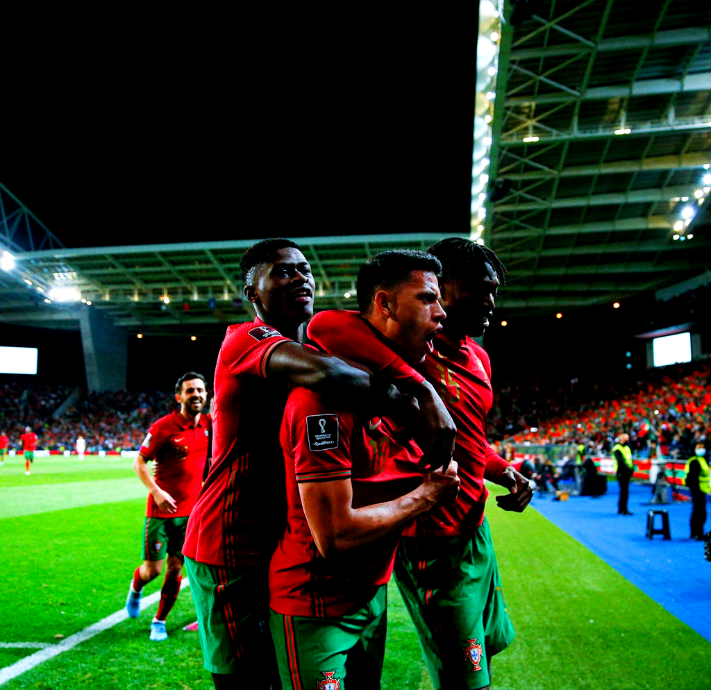 葡萄牙队险胜德国队，奥恰洛夫点燃赛场