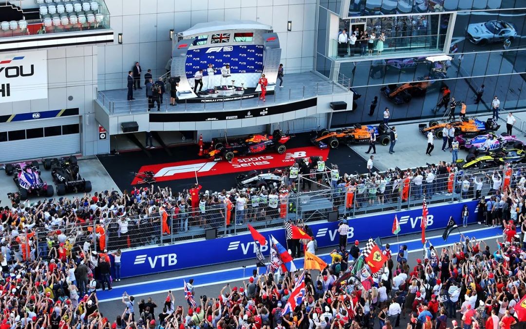 威廉姆斯逆转梅赛德斯，勒克莱尔带队取胜