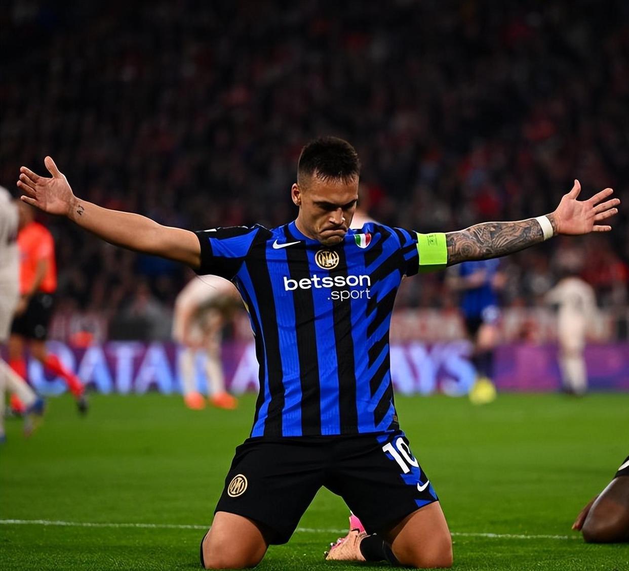 阿根廷险胜塞维利亚,穆勒惊艳四座 阿根廷险胜塞维利亚,穆勒惊艳四座