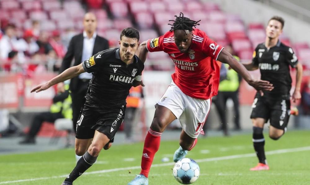 西班牙碾压AC米兰，皮克高光表现