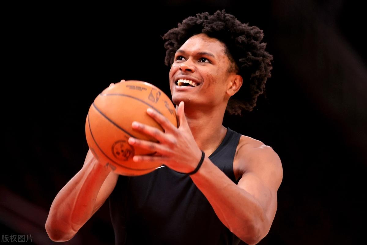 青岛队横扫山西队，范弗利特状态火热