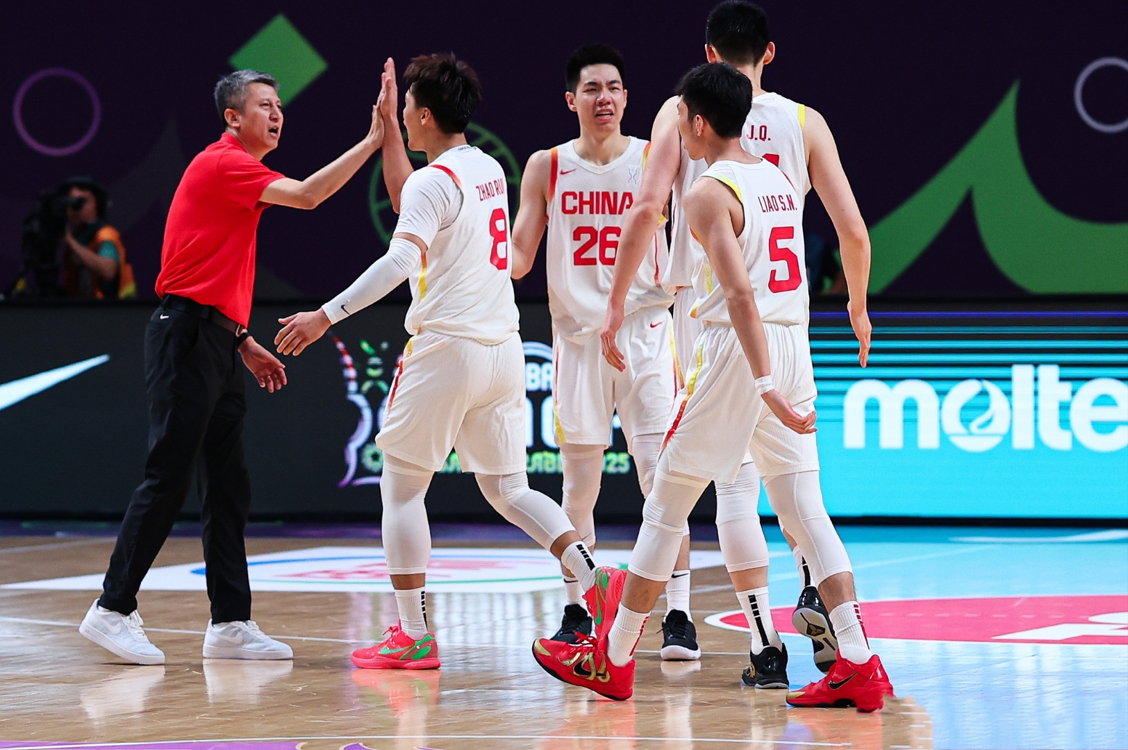 黄蜂绝杀中国男篮，浓眉关键制胜